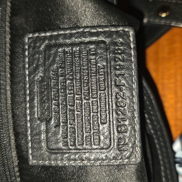 Coach Penelope Large Sized Tote With 3 Compartments Turnlock Accent - Picture 10 of 11